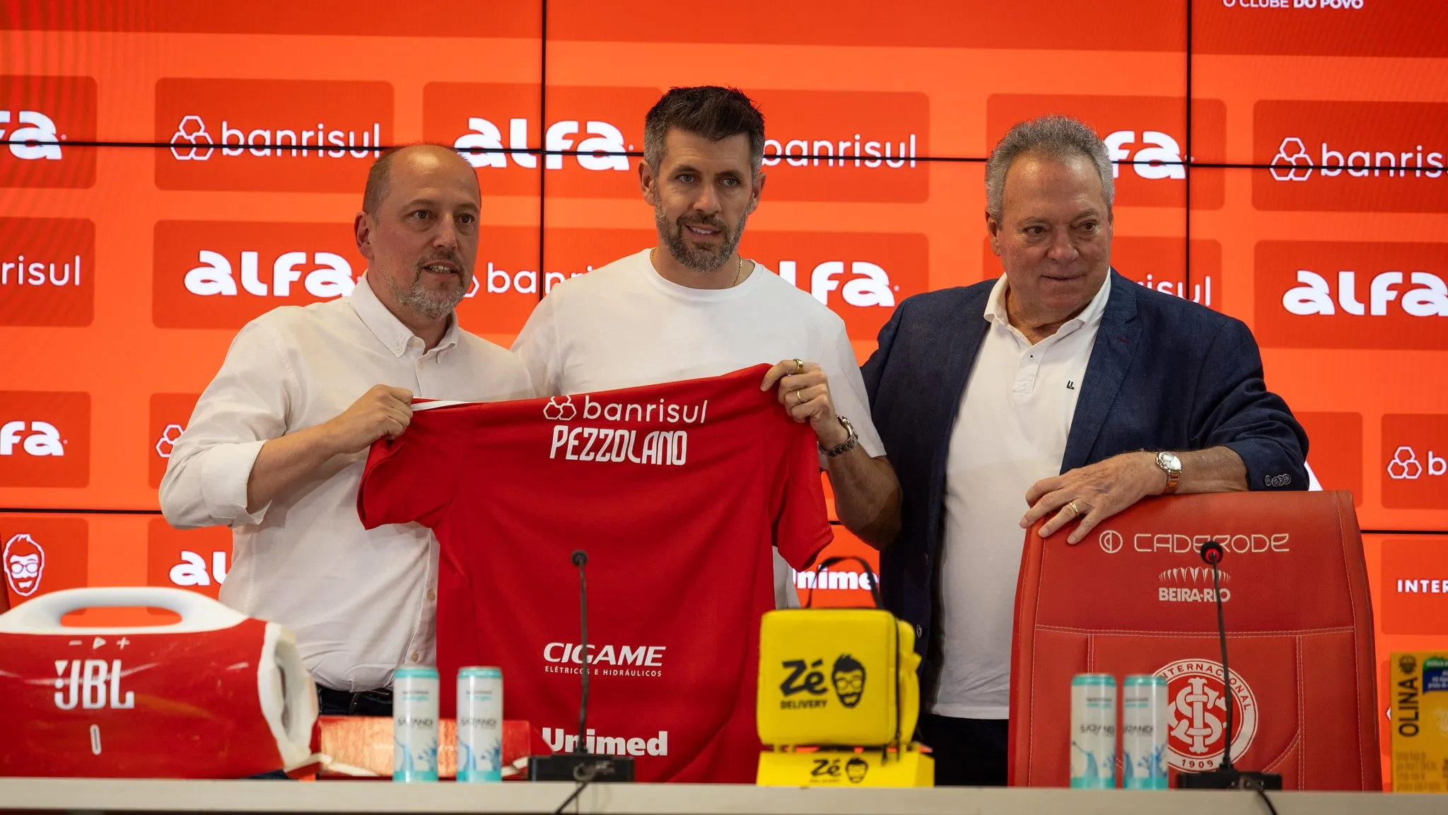 Pezzolano ainda não estreará hoje – Foto: Filipe Maciel / Internacional