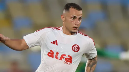 Bruno Gomes, lateral-direito do Inter em partida pelo campeonato brasileiro (Foto: Lucas Figueiredo/Getty Images)