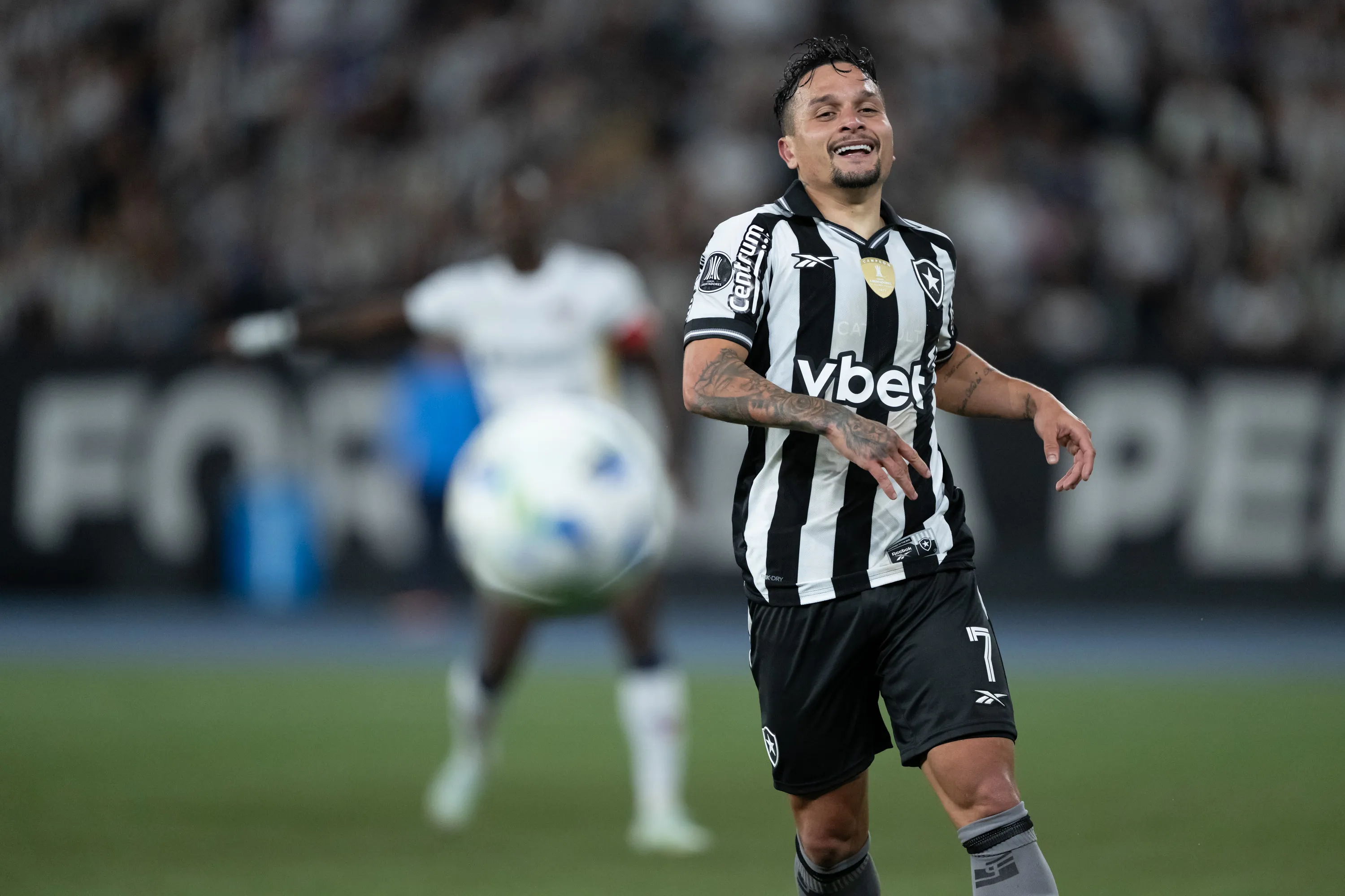 Artur jogador do Botafogo durante partida contra o LDU no estadio Engenhao pelo campeonato Copa Libertadores 2025. Foto: Jorge Rodrigues/AGIF