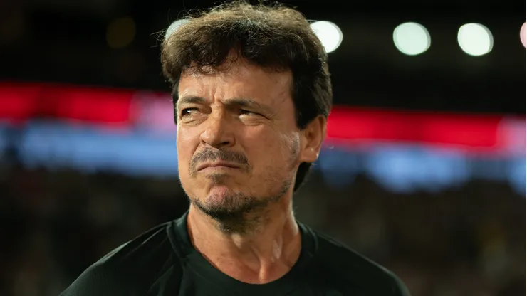 Fernando Diniz garante permanência de Leandrinho no Vasco