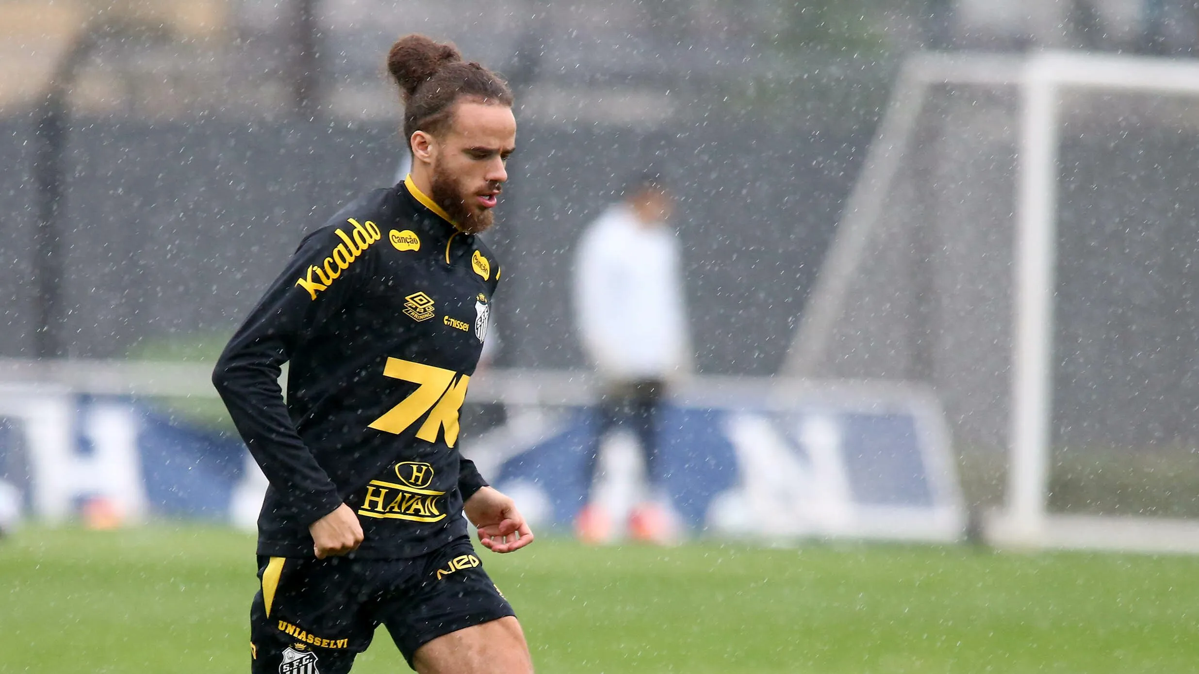 Billal Brahimi durante treinamento do Santos. Foto: Mauricio De Souza/AGIF