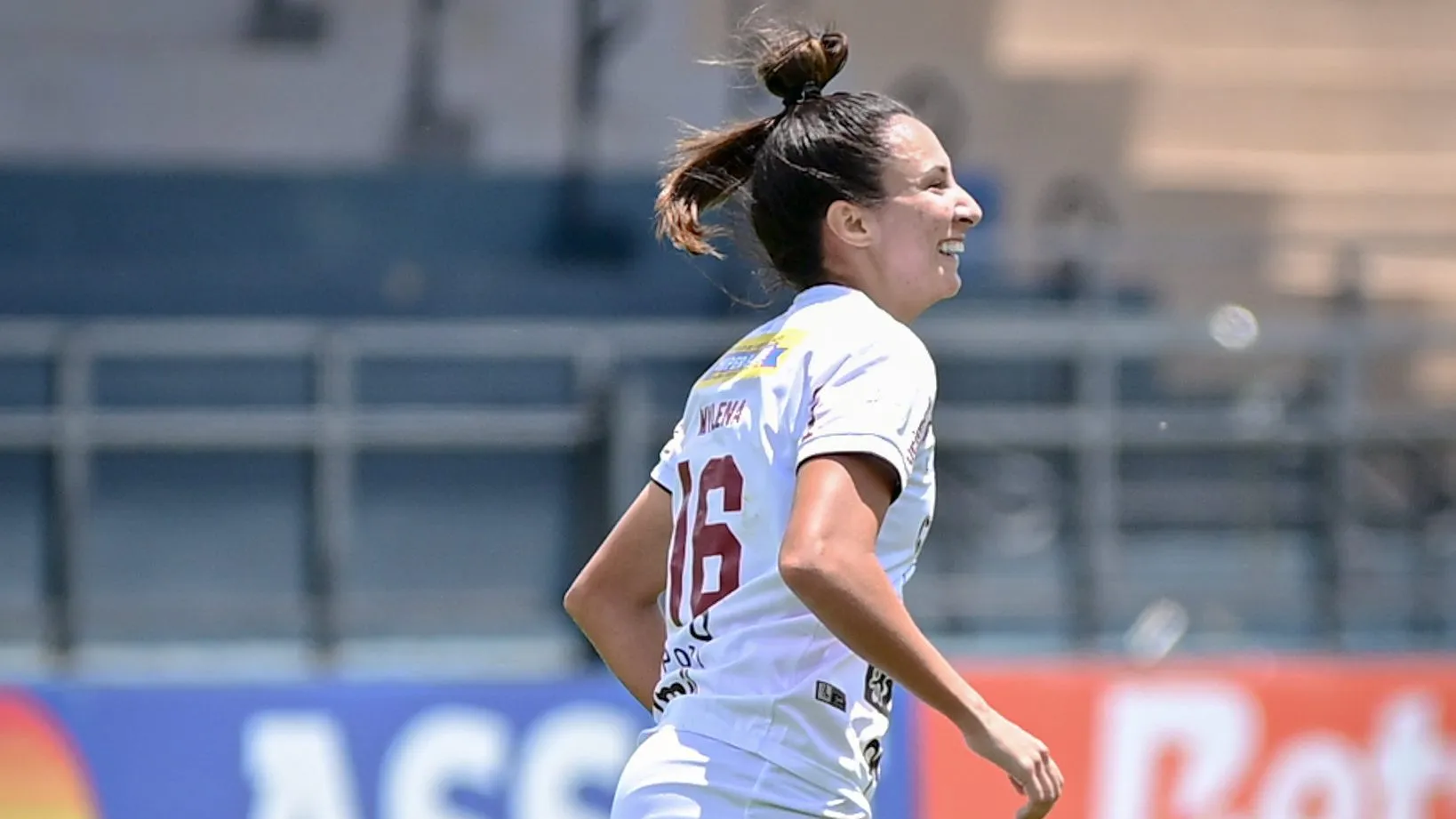 Atacante Mylena Carioca celebra gol pela Ferroviária no Paulistão Feminino