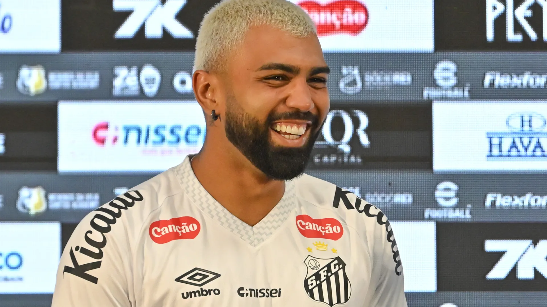 Gabriel Barbosa foi apresentado oficialmente pelo Santos – Foto: Jota Erre/AGIF