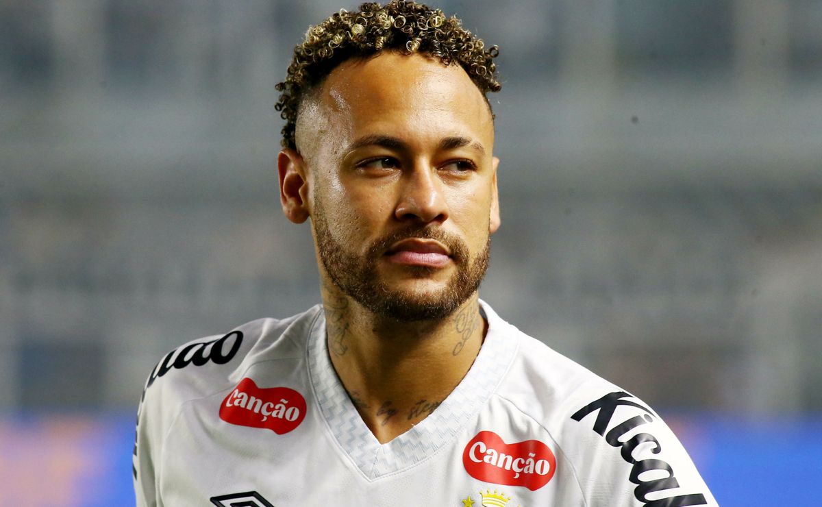Neymar assiste jogo da Kings League com Vitor Roque e chama atacante do Palmeiras para jogar no Santos: “Só descer a serra”