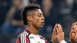 Bruno Henrique ao lado de Samuel Lino.