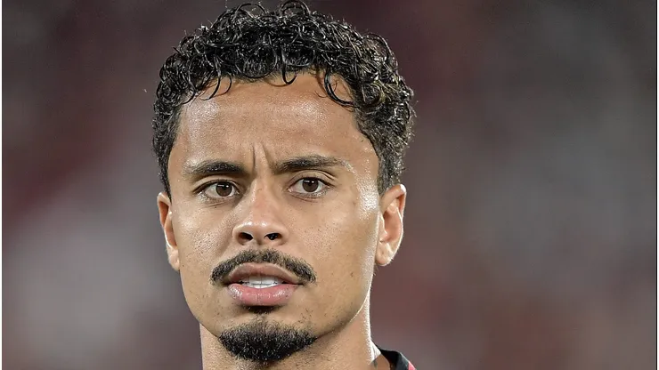 Allan jogador do Flamengo durante partida contra o Fluminense no estadio Maracana pelo campeonato Brasileiro A 2025. Foto: Thiago Ribeiro/AGIF