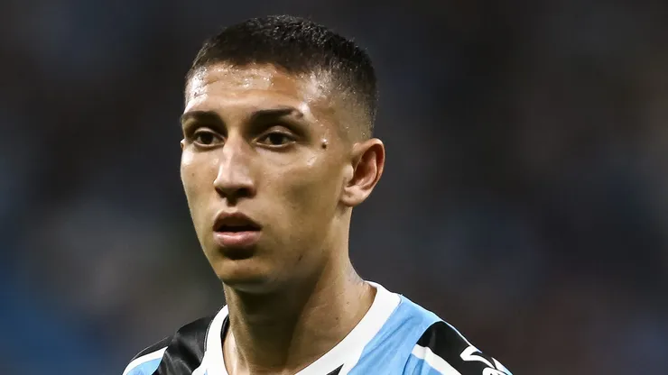 Monsalve, meia-atacante do Grêmio em partida pelo campeonato brasileiro (Foto: Pedro H. Tesch/Getty Images)