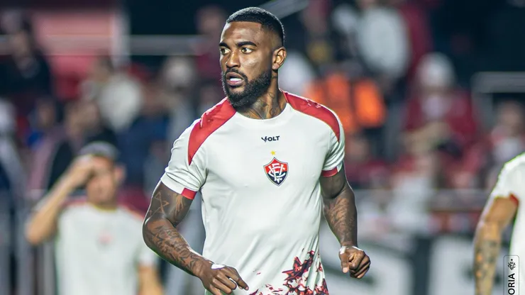 Ramon, lateral-esquerdo do Vitória em partida pelo campeonato brasileiro (Foto: Victor Ferreira / Vitória)