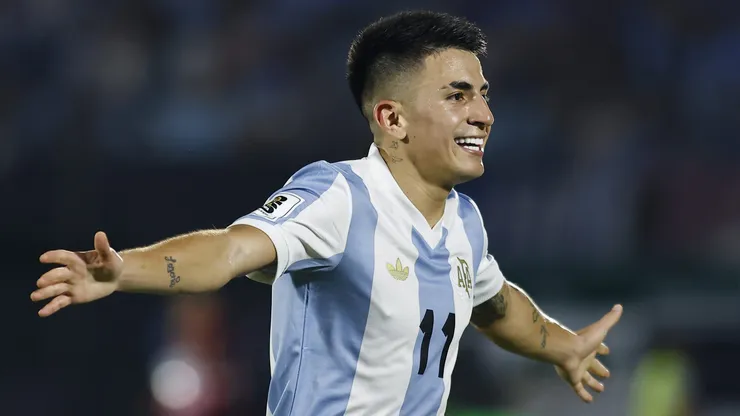 Thiago Almada vira pedido especial da torcida do Flamengo
