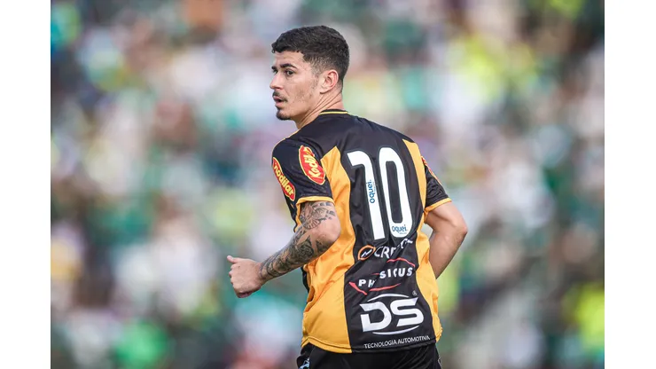 Rômulo durante a primeira passagem pelo Aurinegro