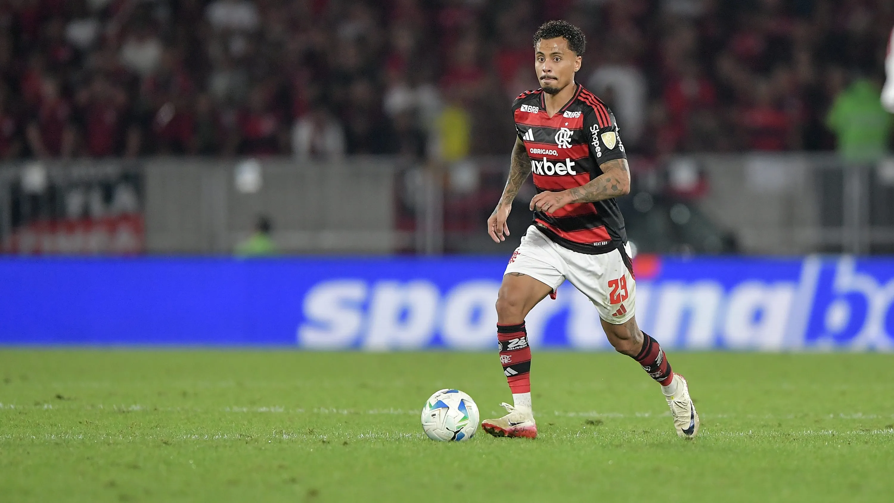 Allan jamais deslanchou atuando pelo Fla. Foto: Thiago Ribeiro/AGIF