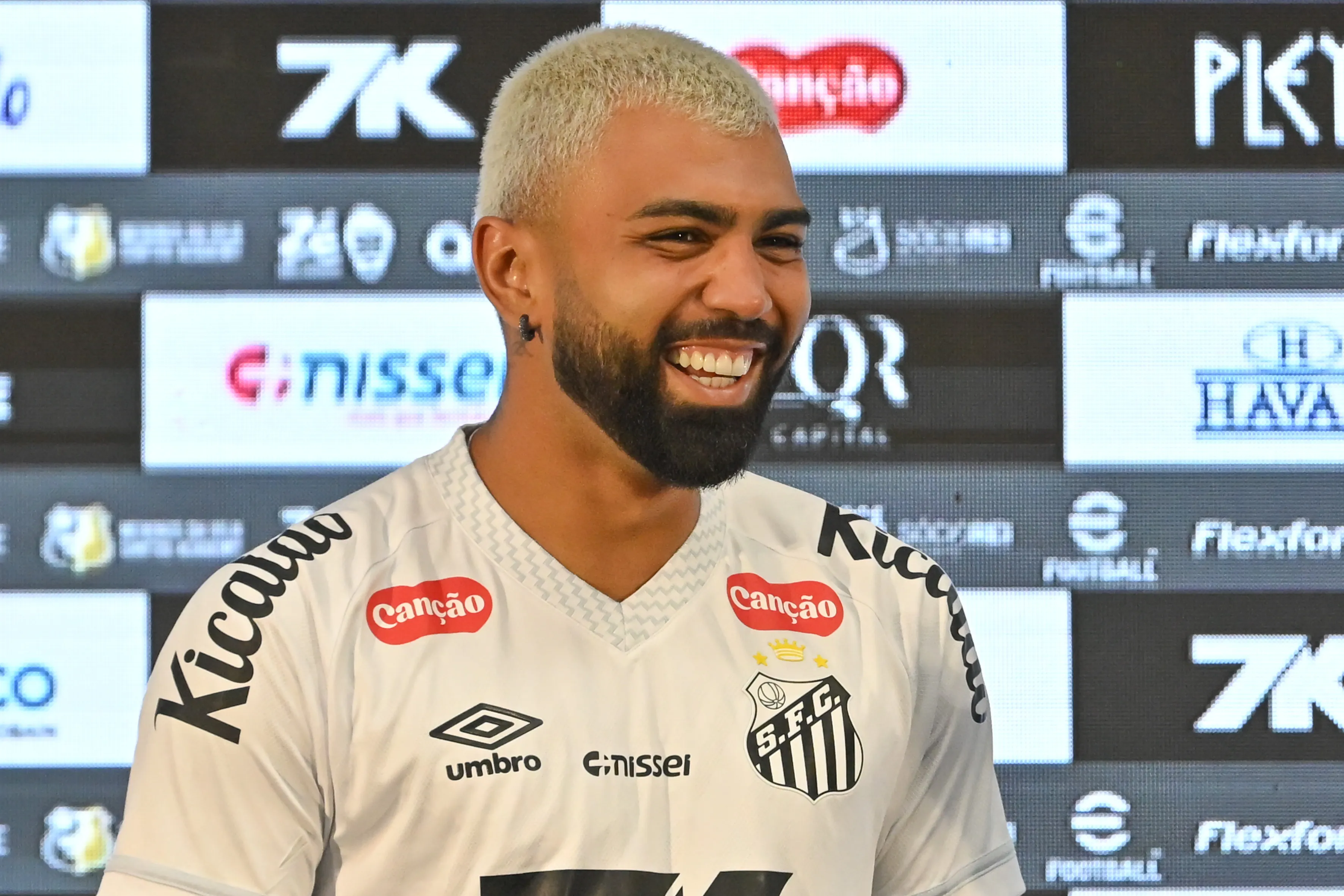SP – SANTOS – 05/01/2026 – SANTOS, APRESENTACAO GABIGOL – Gabigol durante sua apresentacao oficial como jogador do Santos em coletiva de imprensa realizada no Vila Belmiro. Foto: Jota Erre/AGIF