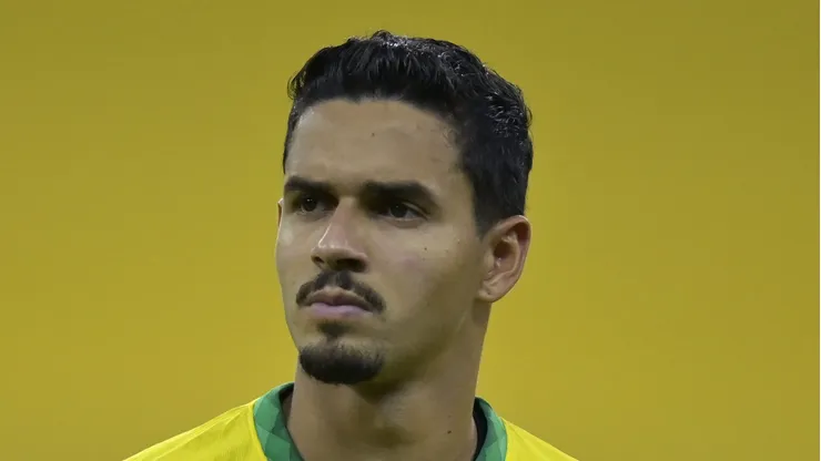 Lucas Veríssimo durante partida pela Seleção. Foto: Pedro Vilela/Getty Images