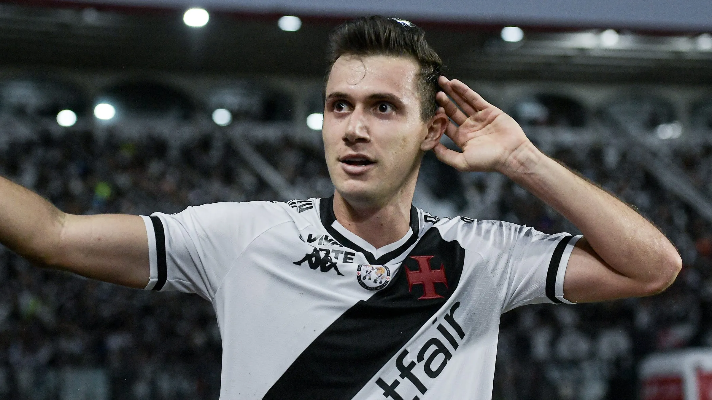 Lucas Piton recebe proposta para deixar Vasco. Foto: Thiago Ribeiro/AGIF