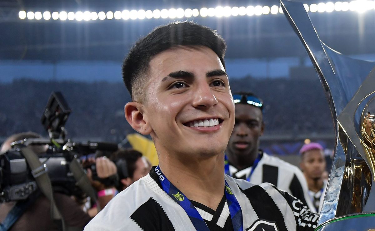 Cruzeiro não para em Gerson e avalia investida de R$ 188 milhões em Thiago Almada, ex-Botafogo