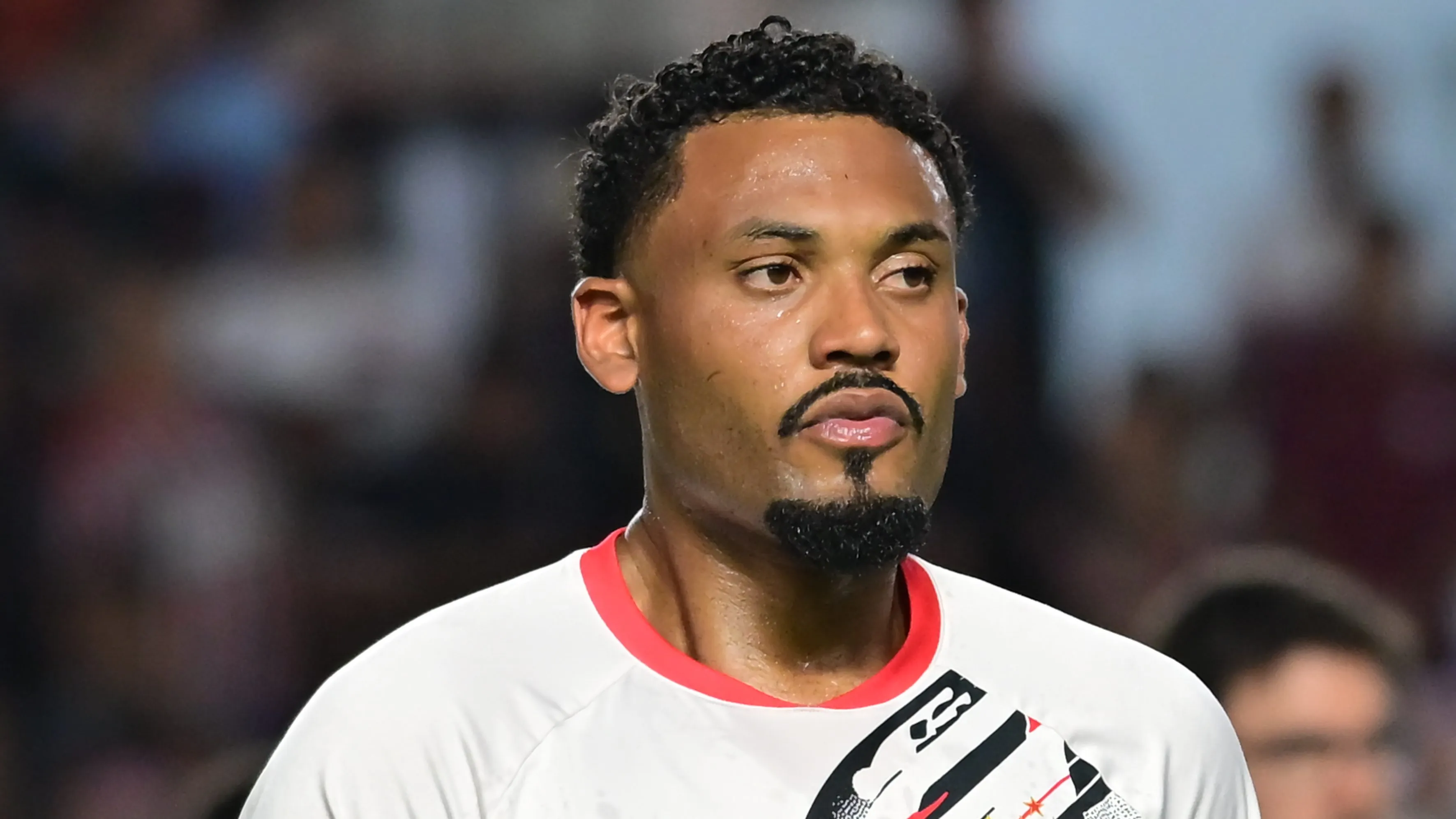 Sabino jogador do Sao Paulo durante aquecimento antes da partida contra o Internacional no estadio Vila Belmiro pelo campeonato Brasileiro A 2025. Foto: Jota Erre/AGIF