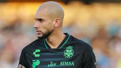 Dória pelo Santos Laguna. (Photo by Manuel Velasquez/Getty Images)