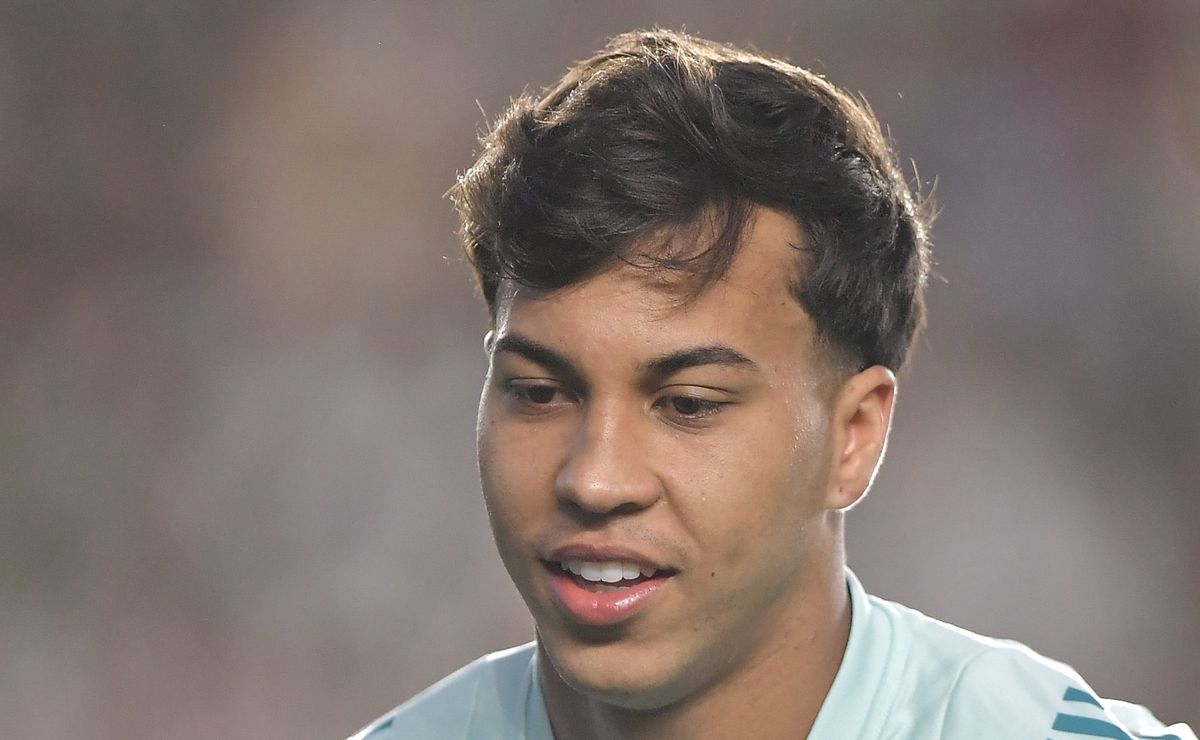 Flamengo contra-ataca e oferece R$ 188 milhões em Kaio Jorge; Futuro do atacante pode ter reviravolta