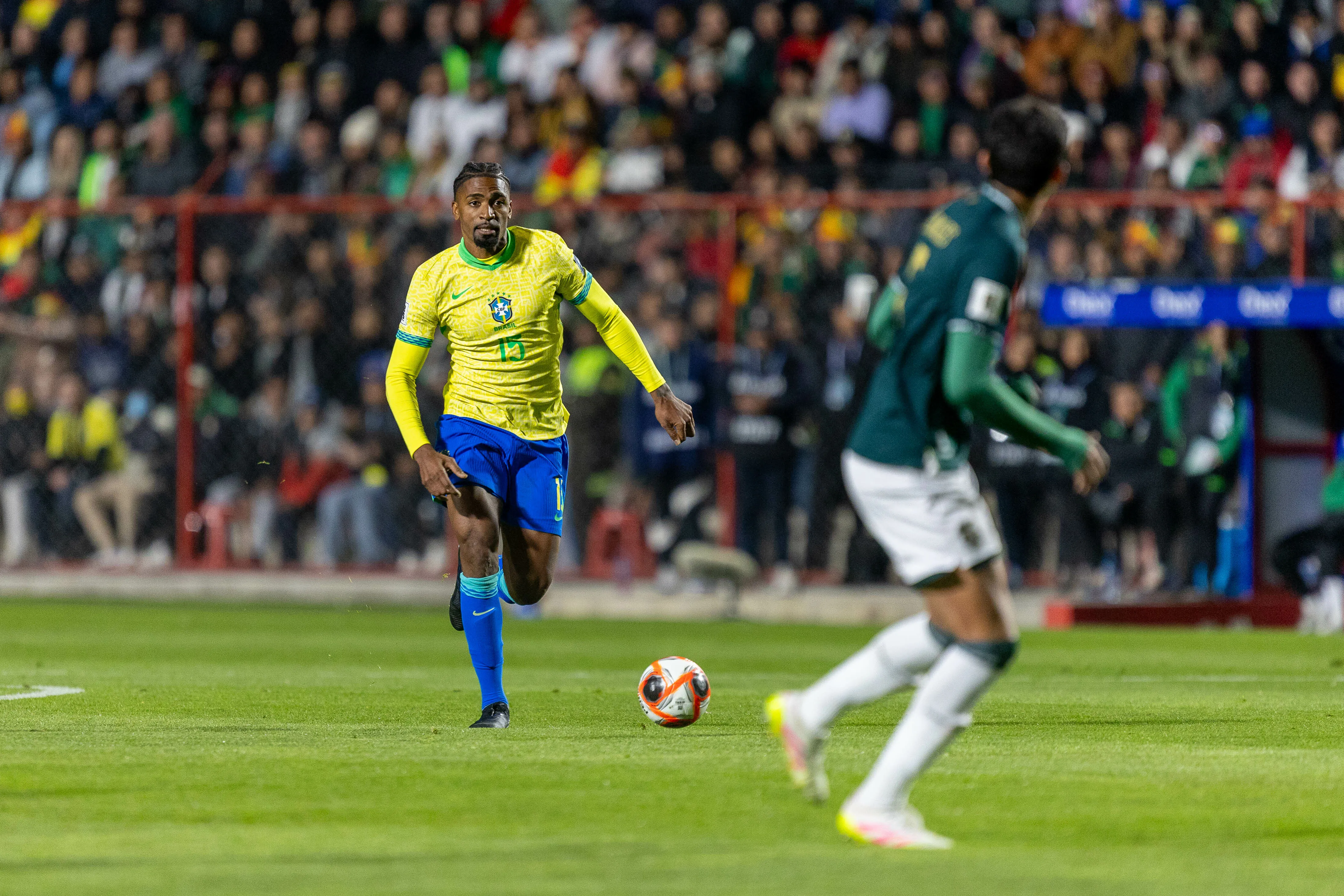 BOLIVIA – EL ALTO – 09/09/2025 – ELIMINATORIAS COPA DO MUNDO 2026, BOLIVIA X BRASIL – ALEXSANDRO RIBEIRO jogador do Brasil durante partida contra o Bolivia no estadio El Alto pelo campeonato Eliminatorias Copa Do Mundo 2026. Foto: Paulo De Tarso/AGIF