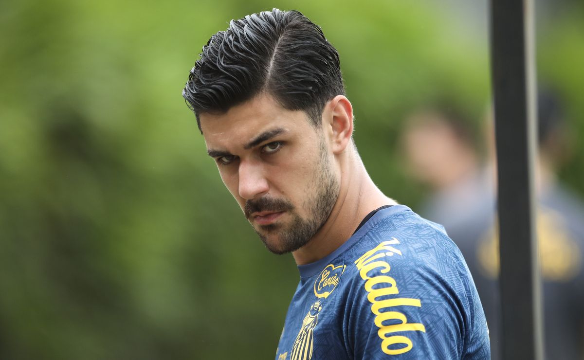 Grêmio aceita negociação com troca de jogadores e faz contato ao Santos pela contratação de João Basso