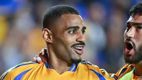 Joaquim em campo pelo Tigres.