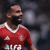 Exclusivo: Santos fecha contrato de 3 anos com Thiago Maia