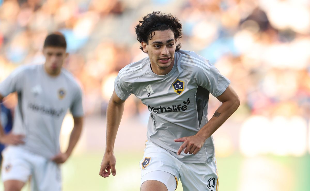 Botafogo renova empréstimo de Matheus Nascimento ao LA Galaxy até meados de 2026