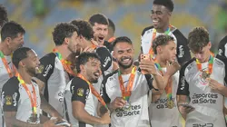 Jogadores do Corinthians comemoram titulo de campeao apos partida contra o Vasco no estadio Maracana pela decisao do campeonato Copa Do Brasil 2025. Foto: Thiago Ribeiro/AGIF