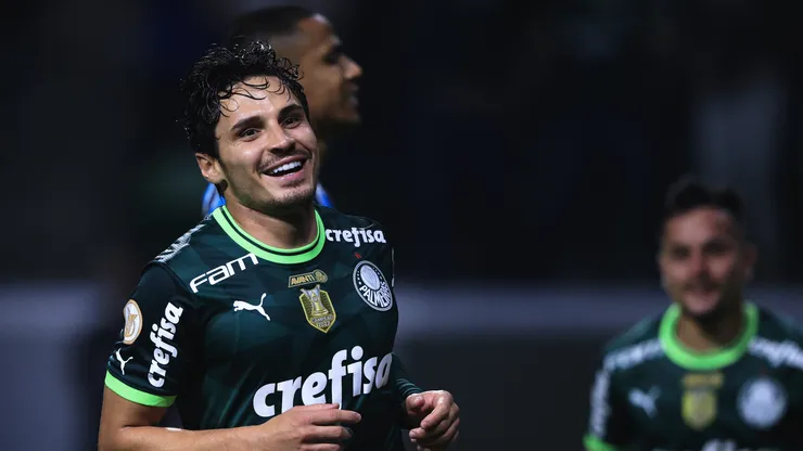 Raphael Veiga, jogador do Palmeiras, comemora seu gol durante partida contra o Gremio no estadio Arena Allianz Parque pelo campeonato BRASILEIRO A 2023. Foto: Ettore Chiereguini/AGIF