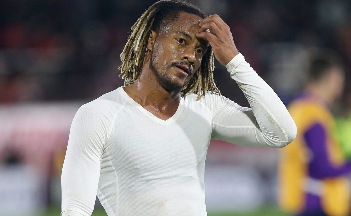 Carrillo tem febre, desfalca treino do Corinthians e vira dúvida para estreia no Paulistão