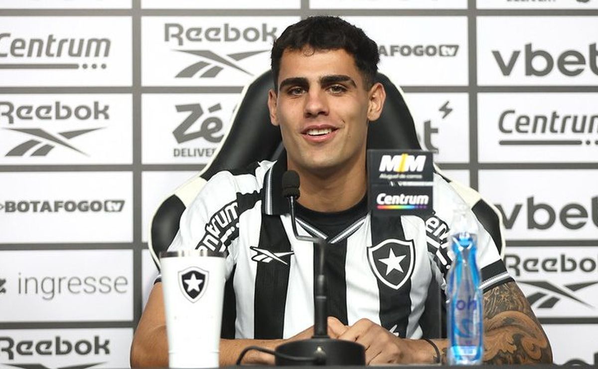 Villalba fala sobre uruguaios no Botafogo e adaptação: “Vamos melhorando no dia a dia”