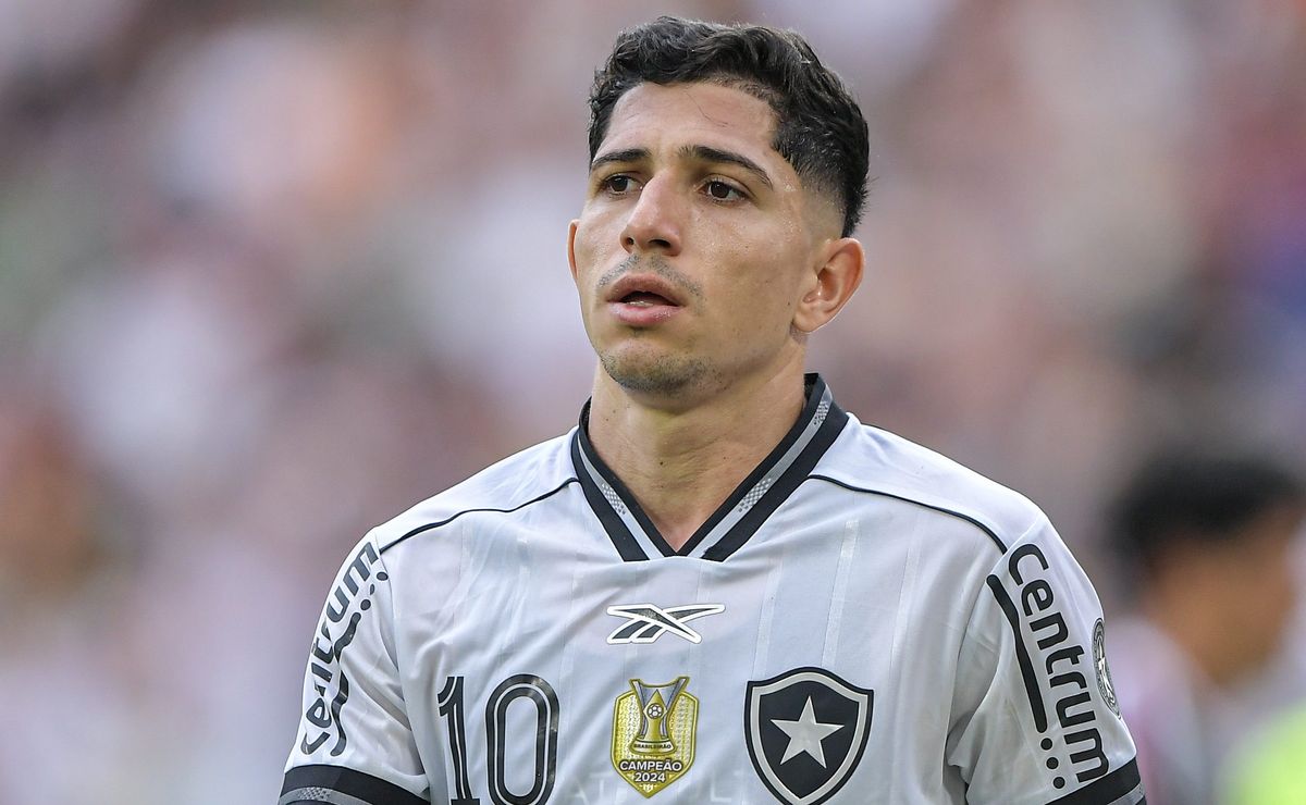 Jefferson Savarino descarta saída do Botafogo e não cogita jogar no Fluminense