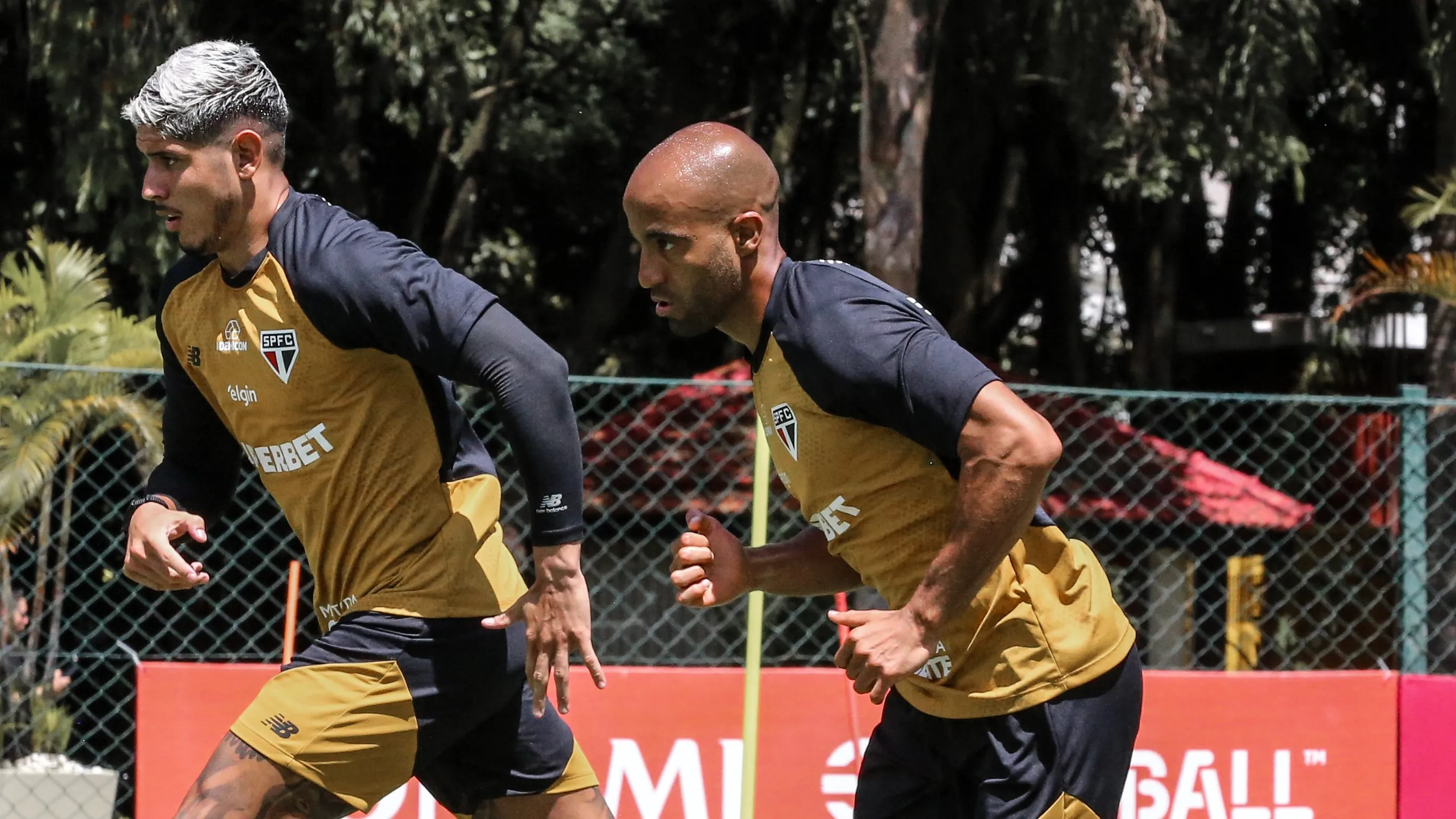 Lucas Moura e Alan Franco – Foto: Erico Leonan/São Paulo FC