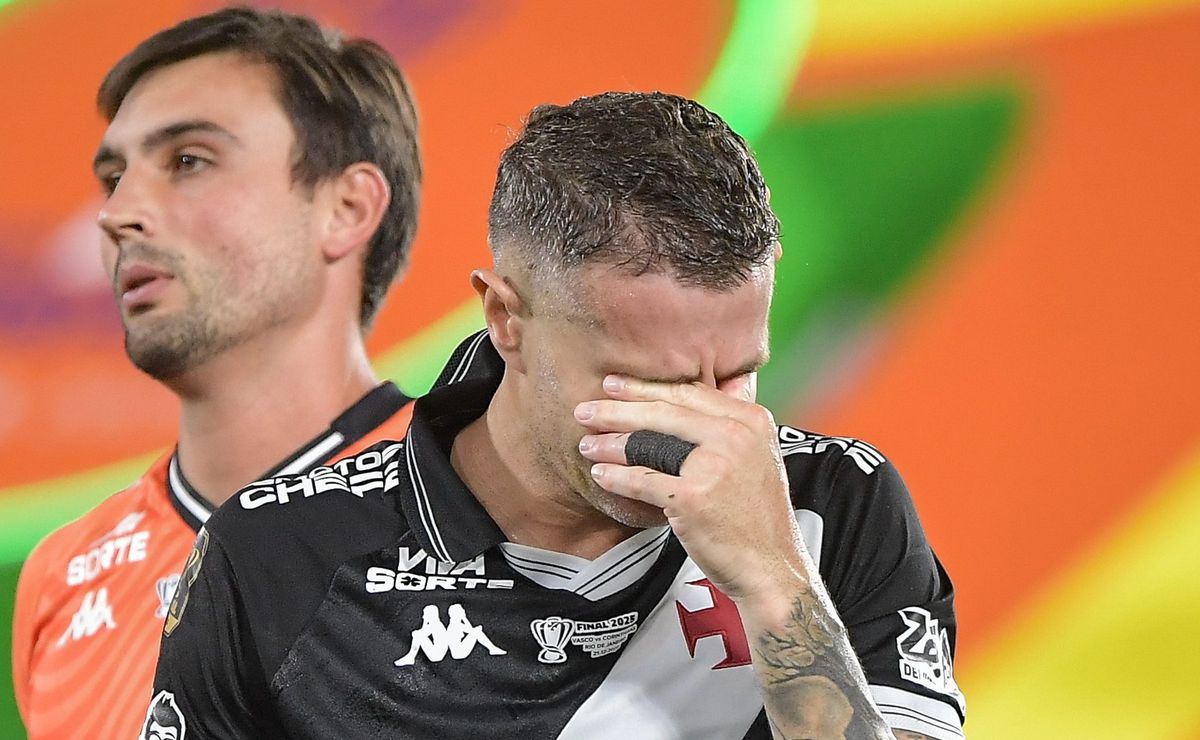 Vasco decide vender Vegetti por conta de alto salário em caso de oferta, mas tratará saída com carinho