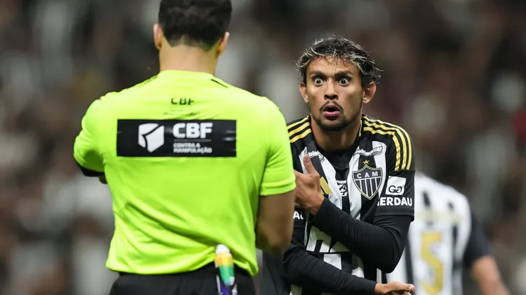 MG - BELO HORIZONTE - 12/11/2025 - BRASILEIRO A 2025, ATLETICO-MG X FORTALEZA - Gustavo Scarpa jogador do Atletico-MG durante partida contra o Fortaleza no estadio Arena MRV pelo campeonato Brasileiro A 2025. Foto: Gilson Lobo/AGIF