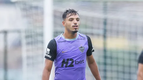 Menino durante treino na pré-temporada