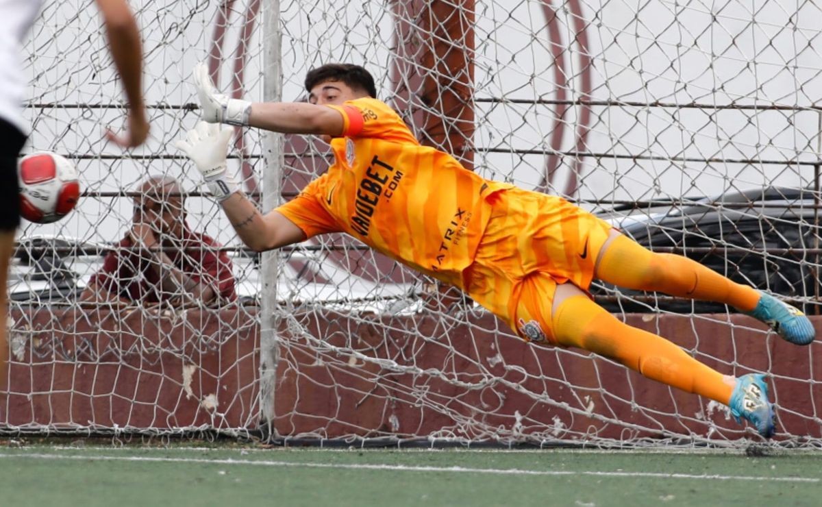 Goleiro Arthur Borghi deixa o Corinthians e assina contrato com clube italiano