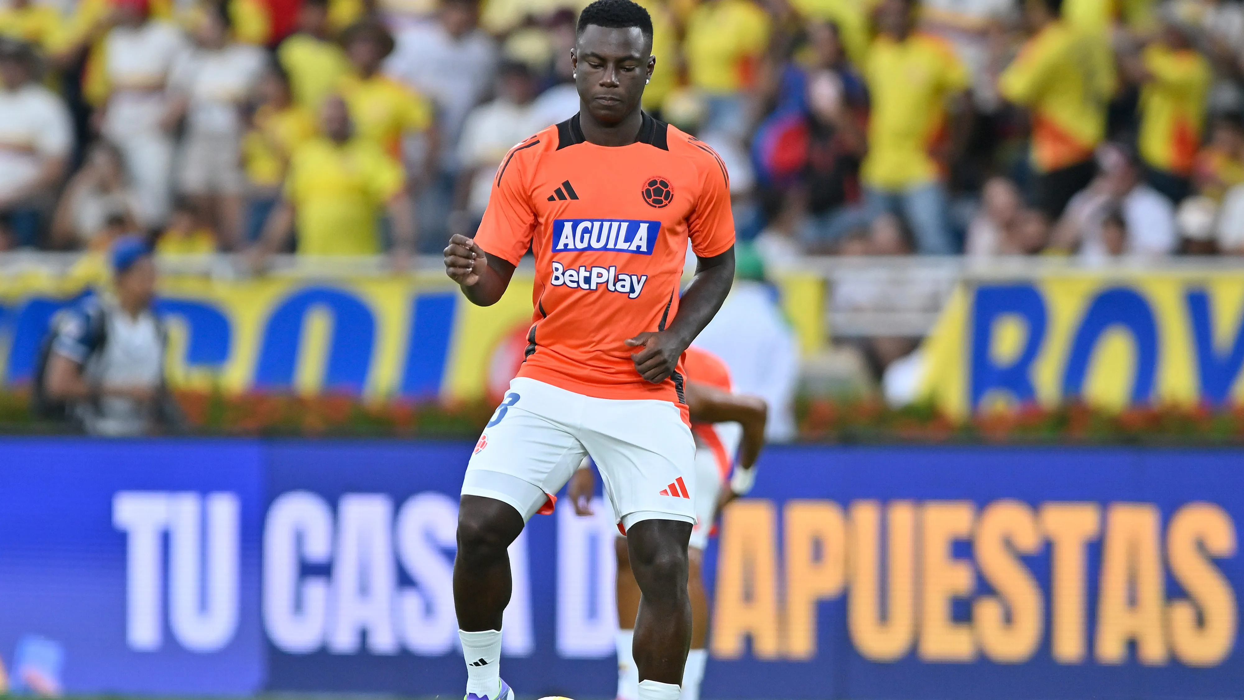 Hinestroza tem passagem na Seleçlão Colombiana – Foto: Gabriel Aponte/Getty Images