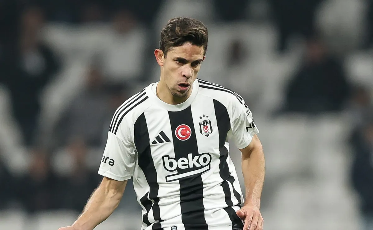 Gabriel Paulista desembarca em São Paulo e expressa ansiedade antes de fechar com o Corinthians