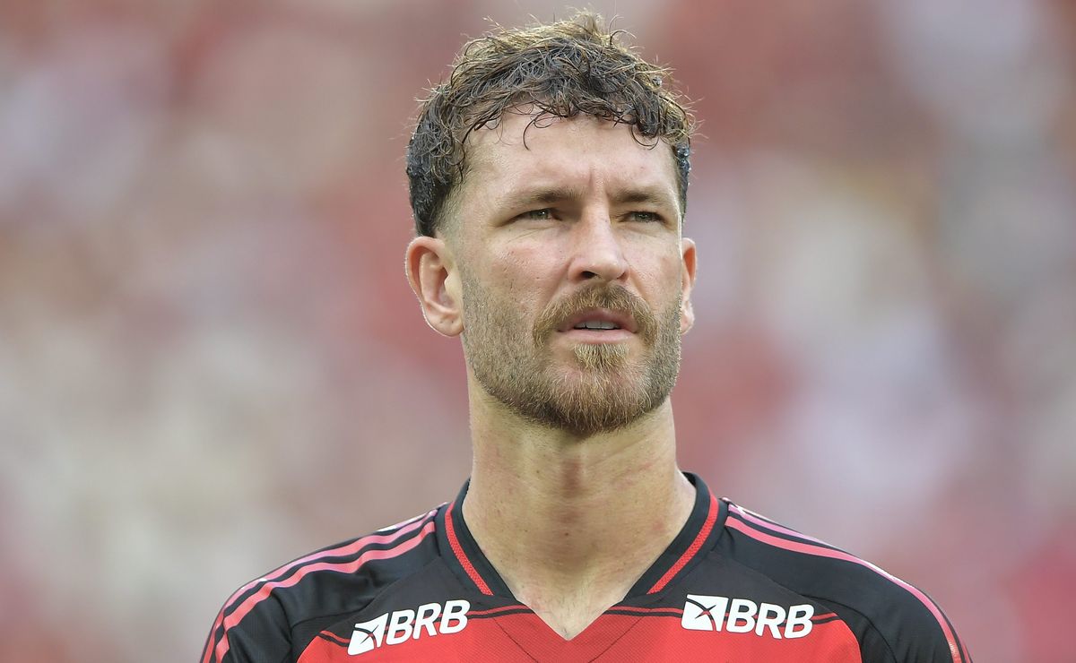 Léo Pereira recebe proposta para jogar no Cruz Azul ou West Ham e Flamengo já decidiu não liberar