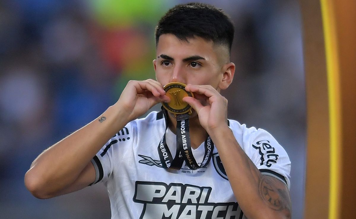 Antonio Conte aprova contratação e Napoli entra na briga com o Palmeiras por Thiago Almada