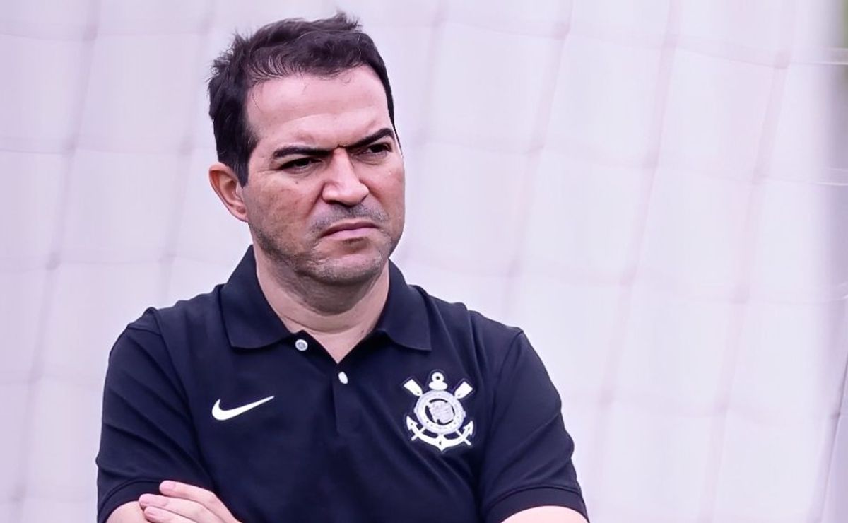 Marcelo Paz confirmou lista de dispensas montada no Corinthians com Alex Santana e Héctor Hernández