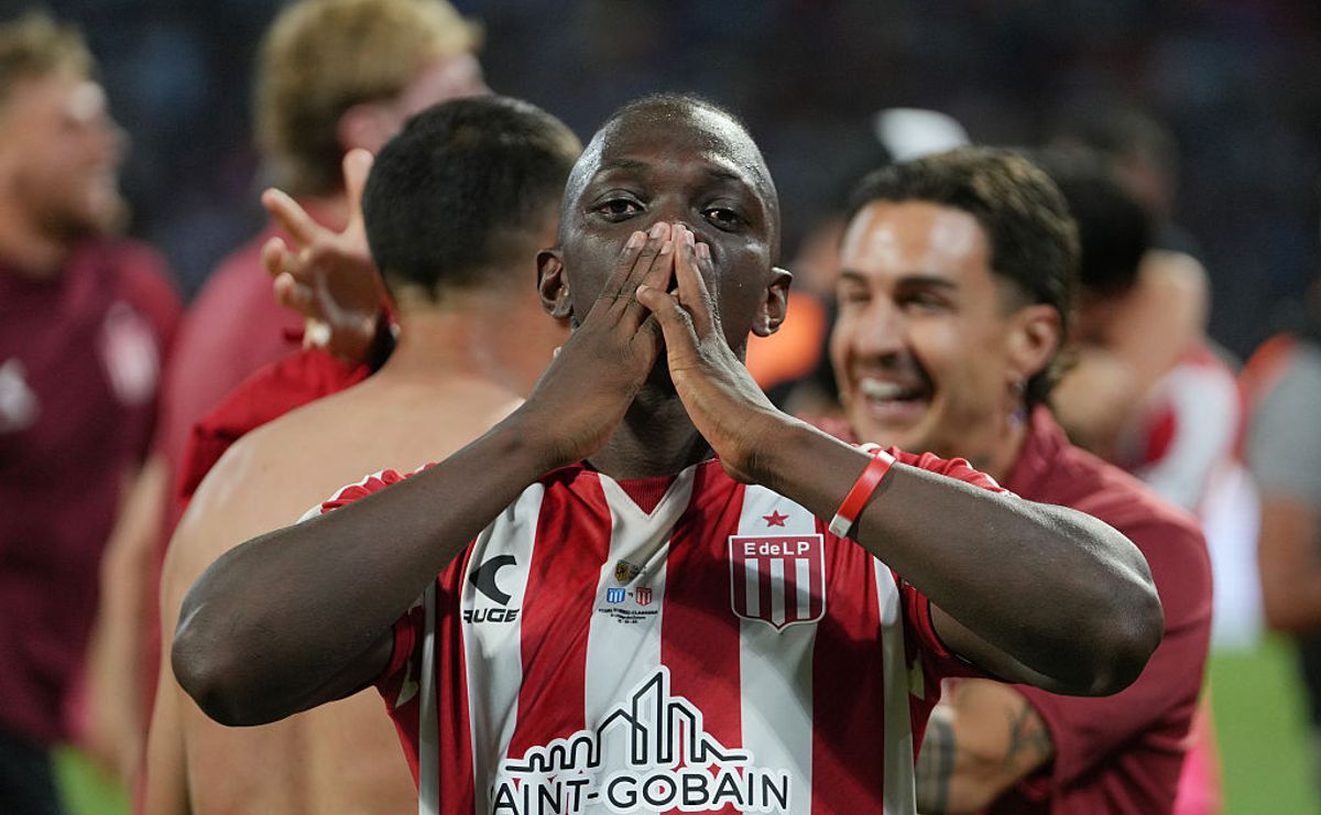 Palmeiras prepara chapéu no Botafogo para contratar Edwuin Cetré