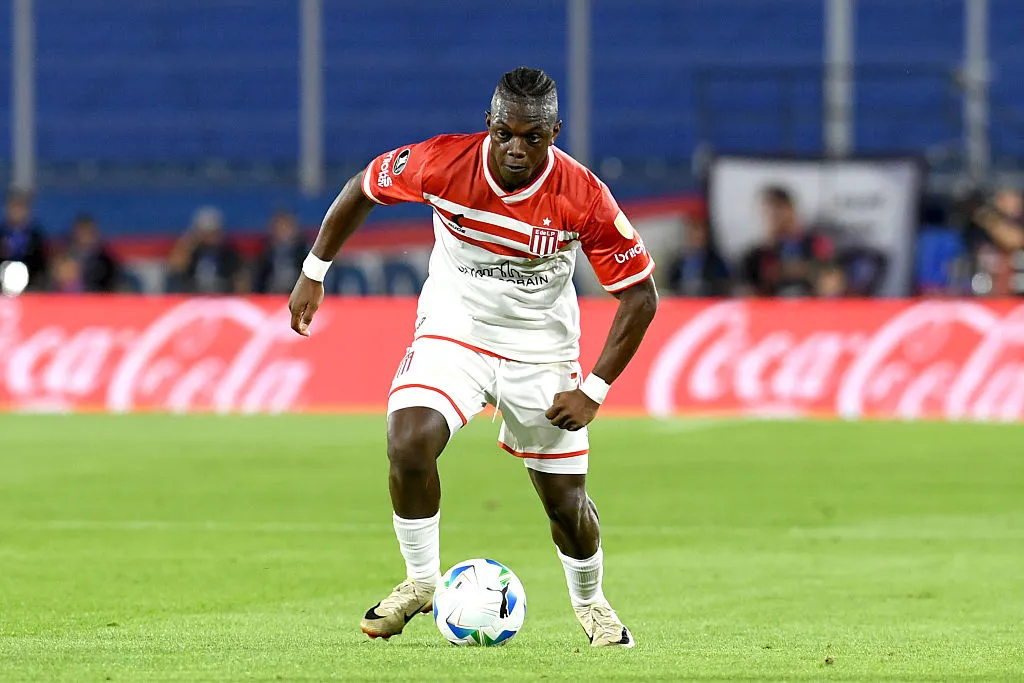 Botafogo sonha em contratar o atacante. Foto: Christian Alvarenga/Getty Images)