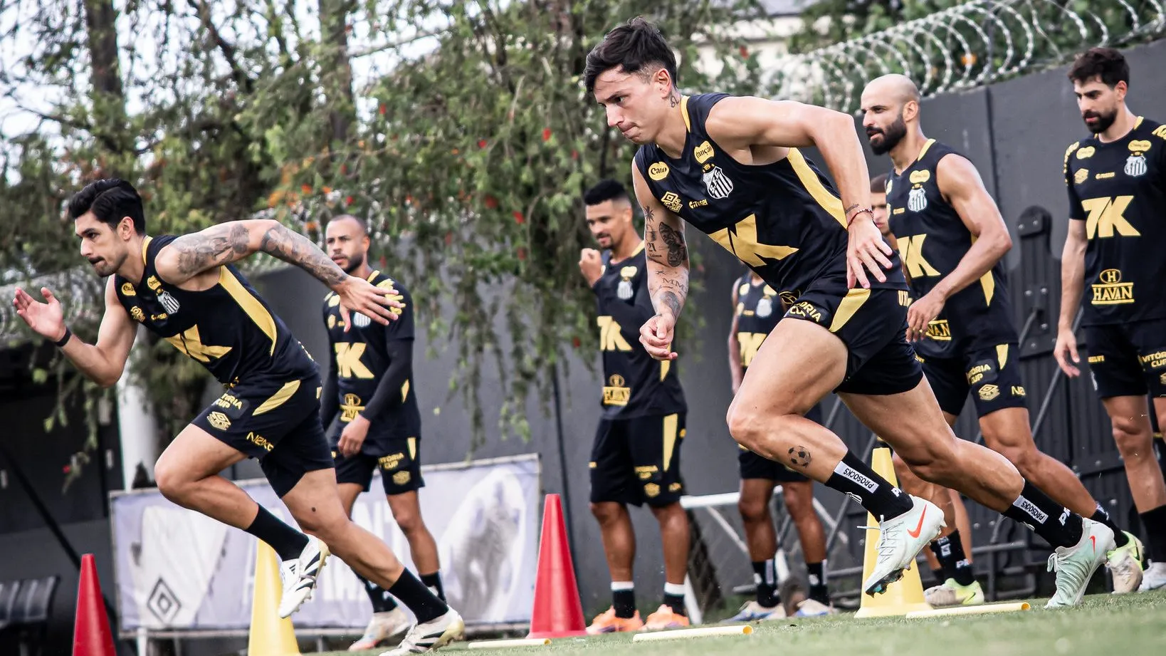 Time do Santos treina no CT Rei Pelé para a estreia do Paulistão – Foto: Raul Baretta/ Santos FC.