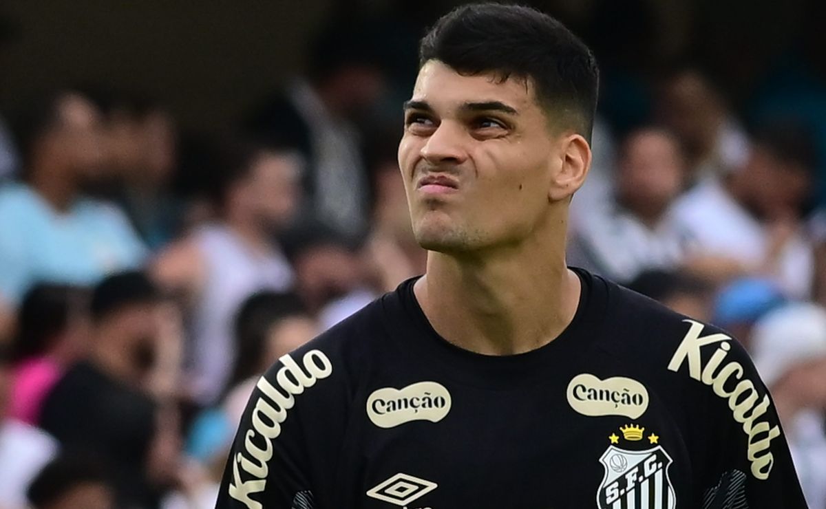 Gabriel Brazão segue no radar da Europa e Santos descarta venda, informa Ricardinho Martins