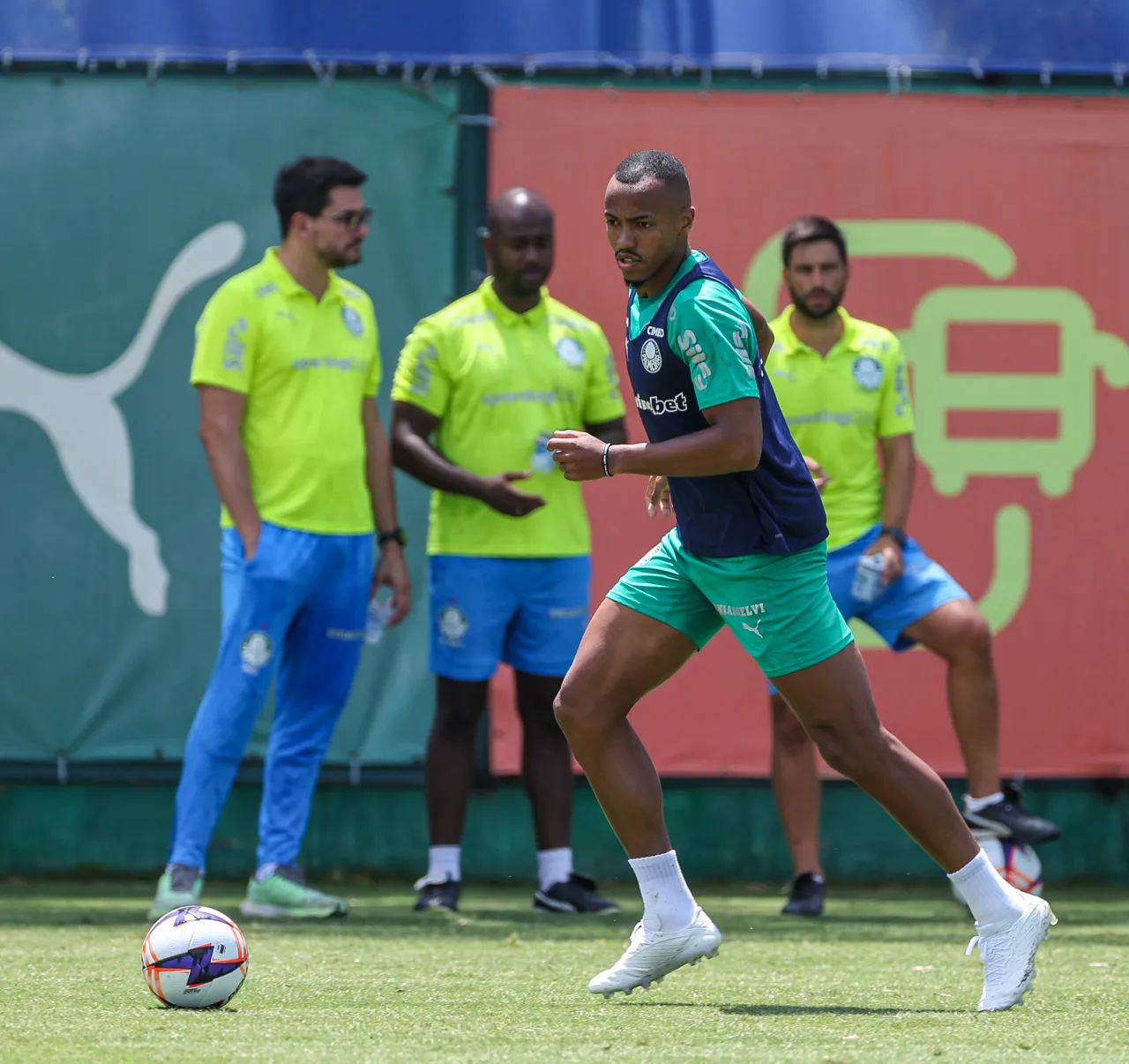 Marlon Freitas mal chegou e já assumiu condição de titular do Palmeiras; estreia em 2026 será contra a Lusa – Foto: Fabio Menotti/Ag. Palmeiras
