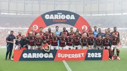 Jogadores do Flamengo posam para foto antes na partida contra Fluminense no estadio Maracana pelo campeonato Carioca 2025. Foto: Thiago Ribeiro/AGIF