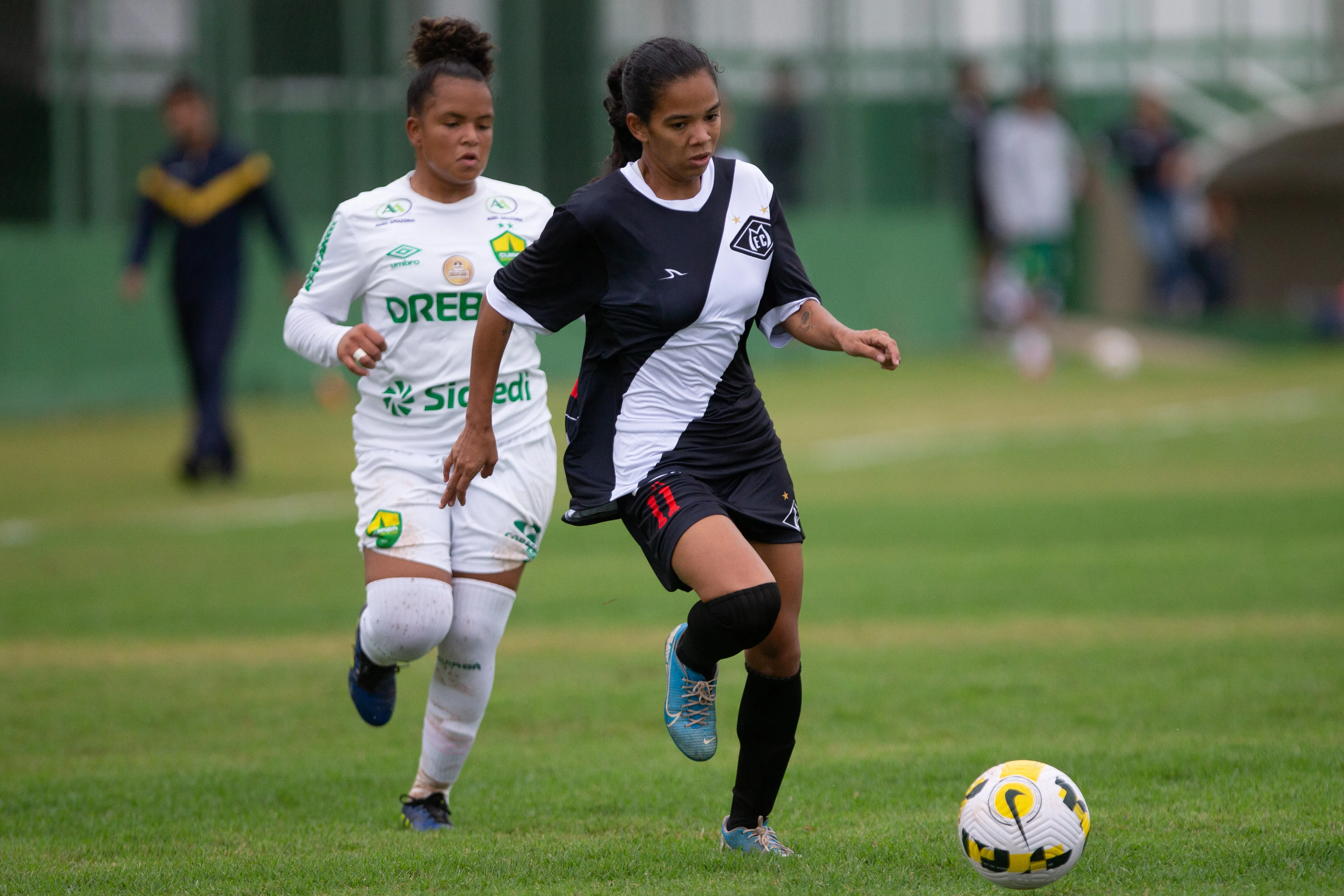 Bia, jogadora do Mixto. Foto: Gil Gomes/AGIF