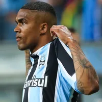 Douglas Costa faz 'força' para voltar ao Grêmio